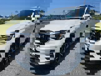 Used 2025 Volvo XC40 B5 Core image 1