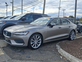 Used 2020 Volvo S60 T6 Momentum w/ Protection Package image 1