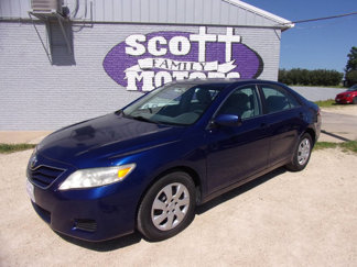 Used 2010 Toyota Camry LE image 1