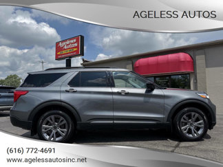 Used 2022 Ford Explorer XLT image 1