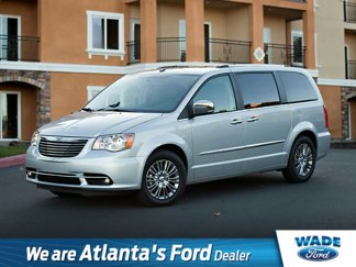Used 2015 Chrysler Town & Country Touring image 1