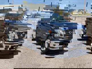Used 2017 Nissan Titan SV image 1