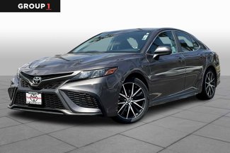 Used 2021 Toyota Camry SE image 1