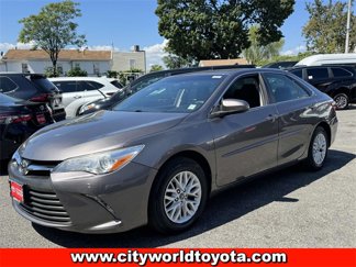 Used 2017 Toyota Camry LE image 1