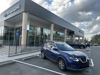Used 2019 Nissan Rogue SV image 1