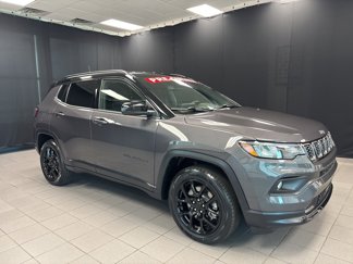 Used 2024 Jeep Compass Latitude w/ Altitude Special Edition image 1