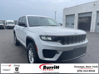 New 2025 Jeep Grand Cherokee Laredo image 1