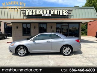 Used 2013 Chrysler 200 Limited image 1