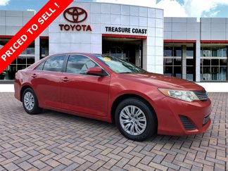 Used 2014 Toyota Camry L image 1