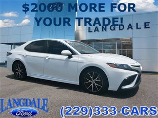Used 2024 Toyota Camry SE image 1