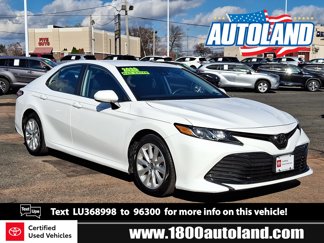 Certified 2020 Toyota Camry LE image 1