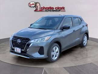 New 2025 Nissan Kicks Play S image 1