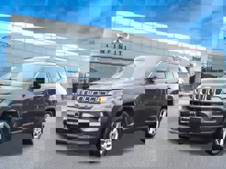 Used 2024 Jeep Compass Latitude image 1