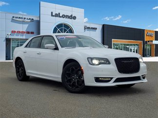 Used 2023 Chrysler 300 Touring L w/ Popular Equipment Group image 1