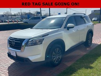 Used 2024 Nissan Pathfinder SV image 1