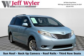 Used 2017 Toyota Sienna XLE image 1