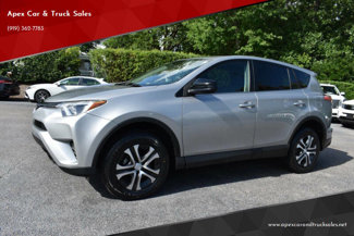 Used 2018 Toyota RAV4 LE image 1