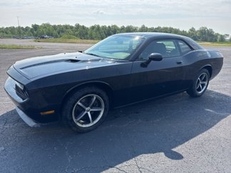 Used 2010 Dodge Challenger SE image 1