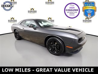 Used 2018 Dodge Challenger SXT image 1