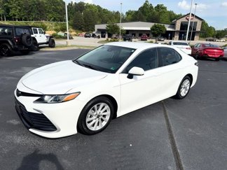 Used 2022 Toyota Camry LE image 1