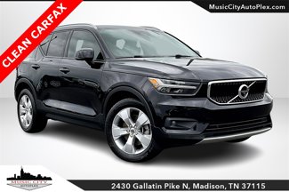 Used 2022 Volvo XC40 T5 Momentum image 1
