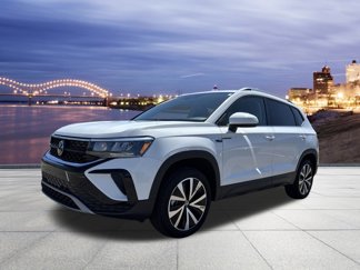 Certified 2024 Volkswagen Taos SE image 1
