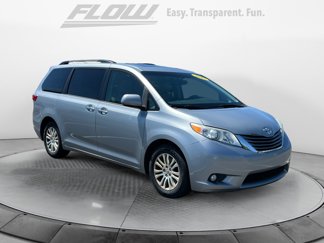 Used 2015 Toyota Sienna XLE image 1