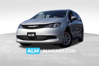 Used 2022 Chrysler Voyager LX image 1