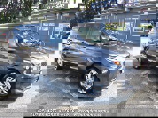Used 2016 Kia Sedona LX w/ LX Essentials Premium Package image 1
