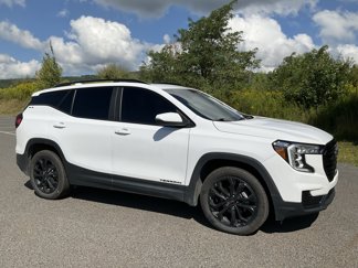 Used 2022 GMC Terrain SLE w/ Driver Convenience Package image 1