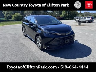 Used 2022 Toyota Sienna XLE Woodland Edition image 1