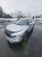 Used 2023 Mitsubishi Outlander SE image 1