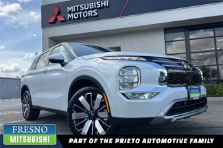 New 2025 Mitsubishi Outlander SE image 1