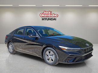 New 2025 Hyundai Elantra SE image 1