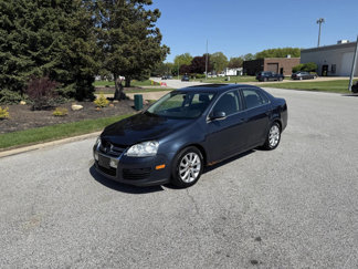 Used 2010 Volkswagen Jetta SE image 1