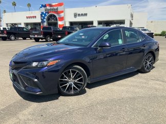 Used 2022 Toyota Camry SE image 1