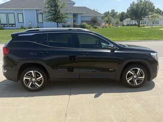Used 2021 GMC Terrain SLT image 1
