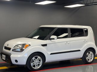 Used 2011 Kia Soul + image 1