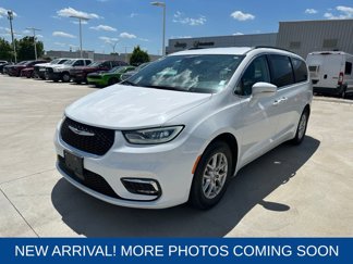 Used 2022 Chrysler Pacifica Touring-L image 1
