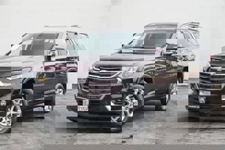 Used 2020 Chevrolet Traverse LT image 1