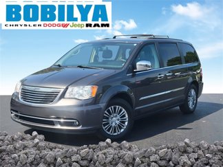 Used 2016 Chrysler Town & Country Touring-L image 1