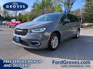 Used 2023 Chrysler Pacifica Touring-L image 1