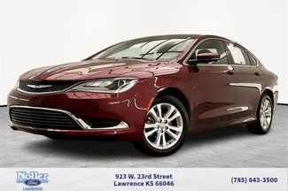 Used 2016 Chrysler 200 Limited image 1