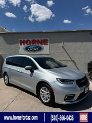 Used 2023 Chrysler Pacifica Touring-L image 1