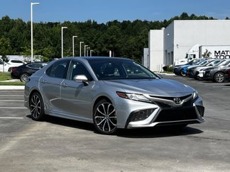 Used 2021 Toyota Camry XSE image 1