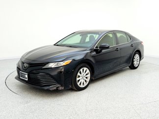 Used 2018 Toyota Camry LE image 1