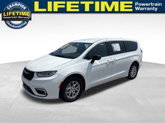 Used 2025 Chrysler Pacifica Select image 1