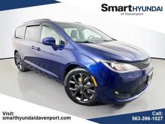 Used 2018 Chrysler Pacifica Touring-L w/ Premium Audio Group image 1