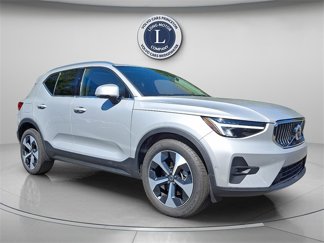Certified 2025 Volvo XC40 B5 Plus image 1