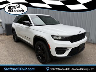 Used 2023 Jeep Grand Cherokee Altitude image 1